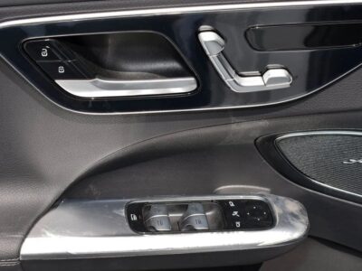 Mercedes-Benz C 200 Mercedes Benz C200 1.5T LWB - 2025 White Black