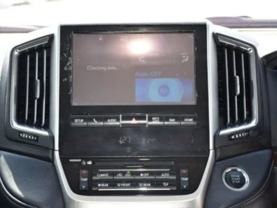 2017 Toyota Land Cruiser 4.5 litre 8 Cylinder Engine RHD White Grey