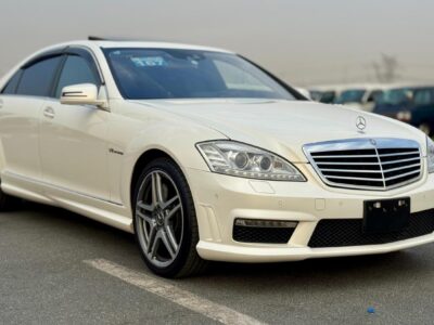 2012 Mercedes Benz S 63 AMG 5.5-liter twin-turbo V8 Engine White Black