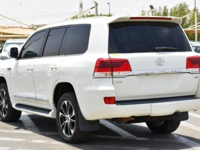 2018 Toyota Land Cruiser 4.5 litre 8 Cylinder Engine RHD White Black