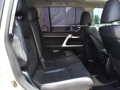 2018 Toyota Land Cruiser 4.5 litre 8 Cylinder Engine RHD White Black