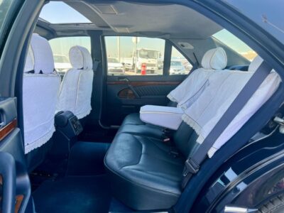 1992 Mercedes-Benz 500 SEL 5.0 liters 8 Cylinders Engine Blue Black