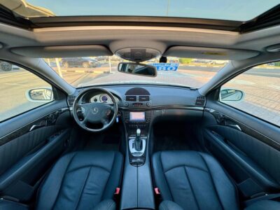 2004 Mercedes-Benz E 500 5.0 liters V8 Engine White Black