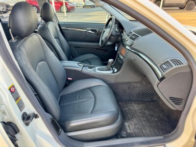 2004 Mercedes-Benz E 500 5.0 liters V8 Engine White Black