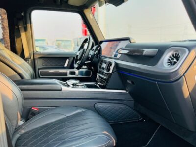 2020 MERCEDES BENZ G 63 AMG 4.0-liter V8 biturbo Engine Black White