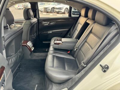 2012 Mercedes Benz S 63 AMG 5.5-liter twin-turbo V8 Engine White Black