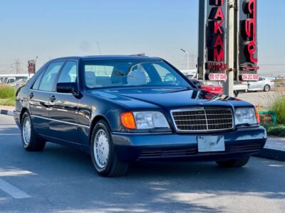 1992 Mercedes-Benz 500 SEL 5.0 liters 8 Cylinders Engine Blue Black