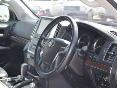 2017 Toyota Land Cruiser 4.5 litre 8 Cylinder Engine RHD White Grey