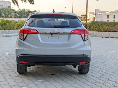 2019 Honda HR-V EX 4 Cylinders Engine Silver Beige SUV GCC Specs