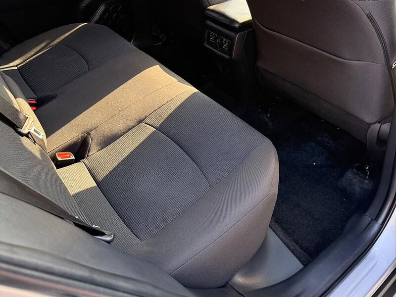 2024 TOYOTA RAV 4 LE AWD 2.5 litres V4 Cylinder Engine Silver Black SUV