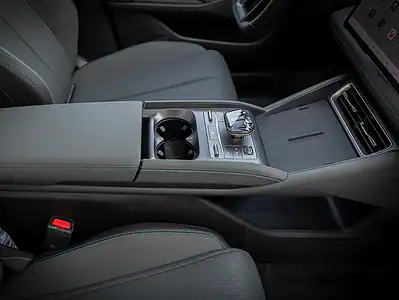 2025 BYD Qin L DM-i Hybrid 4 Cylinders Green Black Sedan FWD