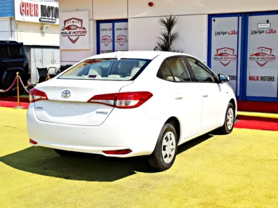 2022 Toyota Yaris MID 4 Cylinders Engine White Beige Sedan GCC Specs