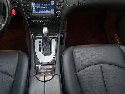 2003 Mercedes-Benz E320 3.2 litre V6 Engine Petrol Red Black Sedan