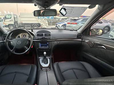 2003 Mercedes-Benz E320 3.2 litre V6 Engine Petrol Red Black Sedan