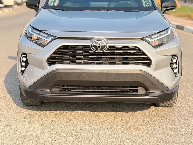 2024 TOYOTA RAV 4 LE AWD 2.5 litres V4 Cylinder Engine Silver Black SUV
