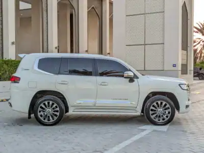 2015 Toyota Land Cruiser GXR TOP 6 Cylinders Engine White Beige SUV GCC Specs