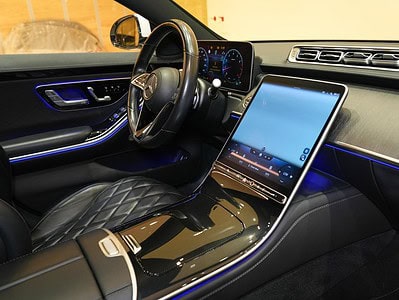 2021 Mercedes Benz S580 4.0 litre V8 Engine White Black Sedan