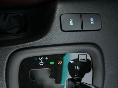 2025 Toyota Hilux DLX BASIC 2.7 4 Cylinder Engine PETROL White Red