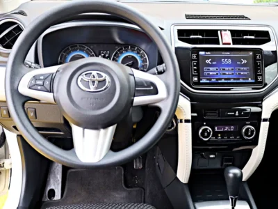 2022 Toyota Rush EX 4 Cylinders Engine White Black SUV GCC Specs