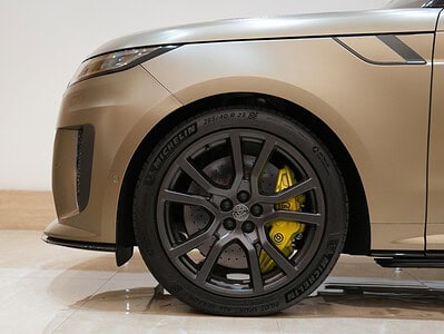 2024 Land Rover Range Rover Sport SV Edition One 4.4L Twin-Turbo V8 Gold White