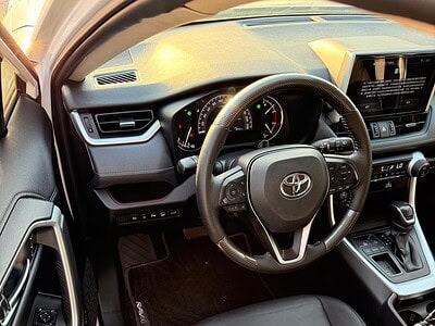 2021 TOYOTA RAV 4 2.0 L V4 Engine White Black SUV Full Option