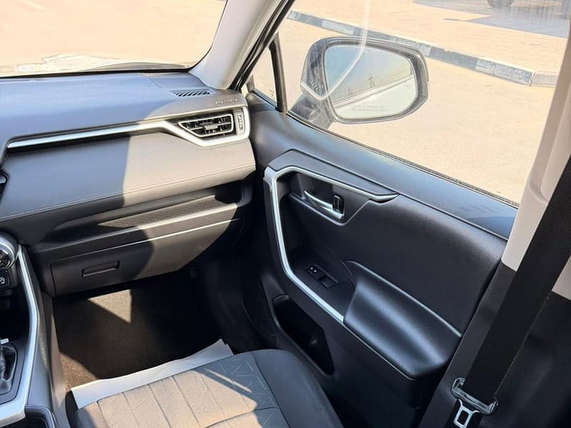 2021 TOYOTA RAV 4 XLE 2.5 L V4 Engine Green Black SUV Full Option