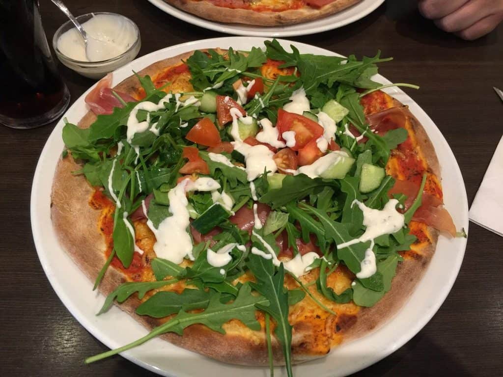 Aftenstemning på hyggelig lokal restaurant i centrum af Fuengirola
