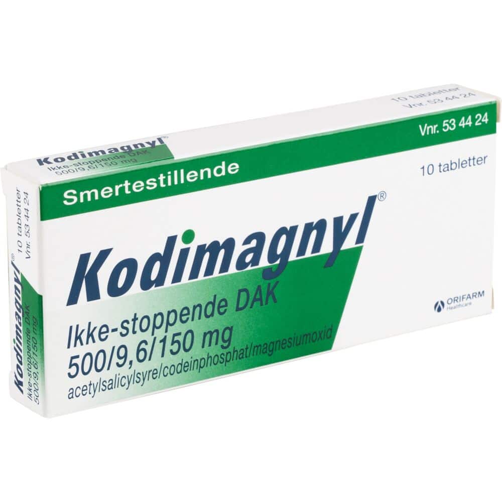 Farmaceut hjælper kunde med medicin på apotek i Costa del Sol