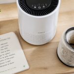 Purificateur d'air avis et filtre HEPA usagé sur table