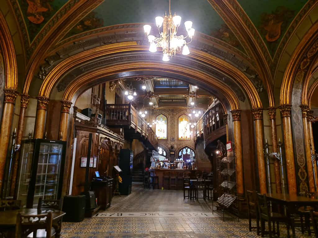 Caru' cu bere Restaurant