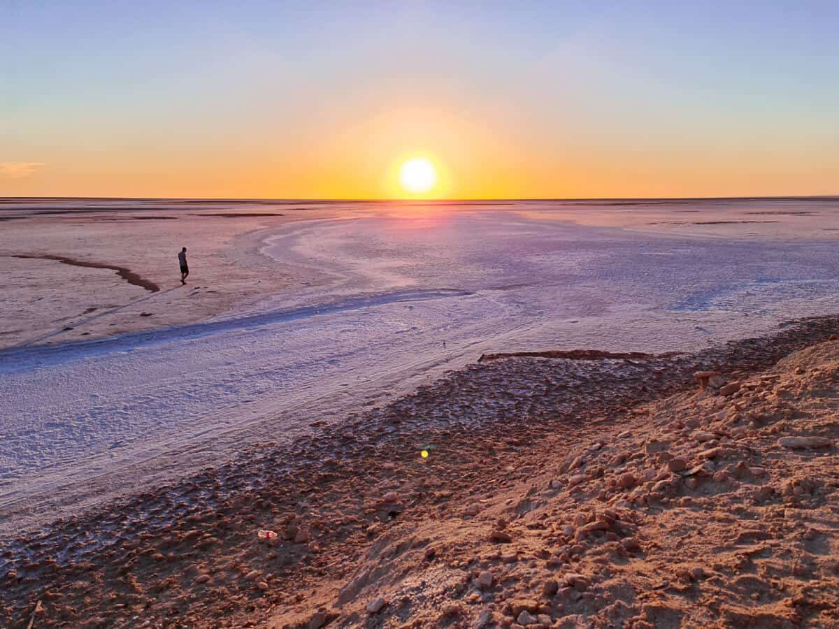 Golden sunset over Chott el Djerid, Tunisia’s largest salt flat, creating a surreal desert landscape—an unmissable natural wonder in southern Tunisia.