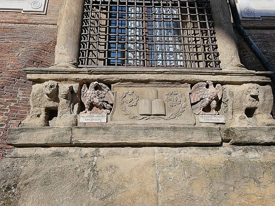 The two eagles on Palazzo d'Accursio facade