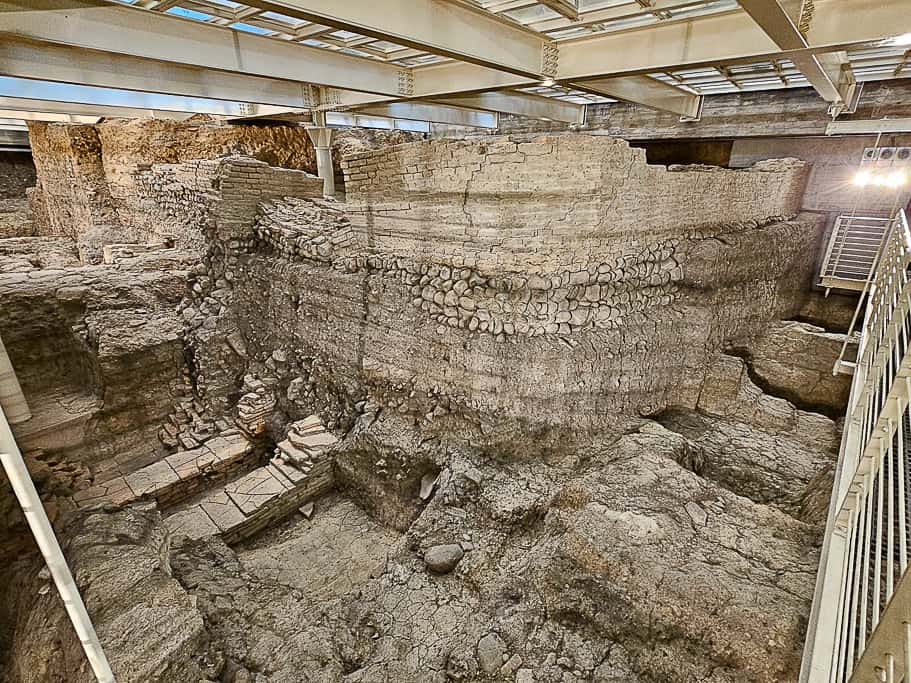 No one would expect to find archaeolgical excavations and yet another photo spot under Sala Borsa in Bologna