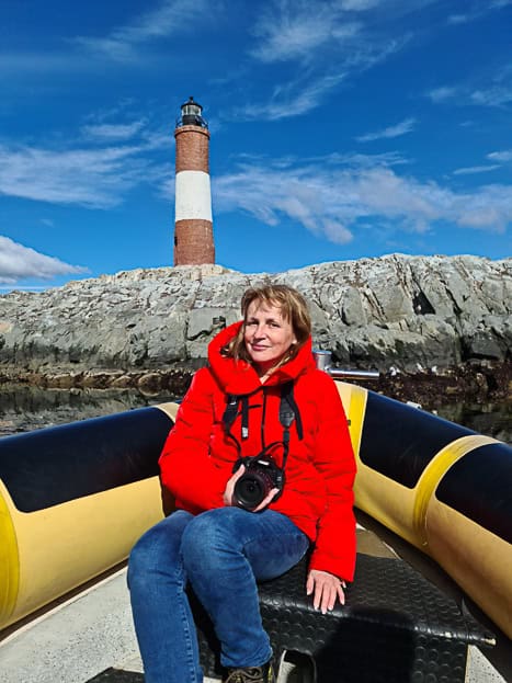 Maria of MapAnd Camera in the zodiac in front of the Les Eclaireurs Lighthouse