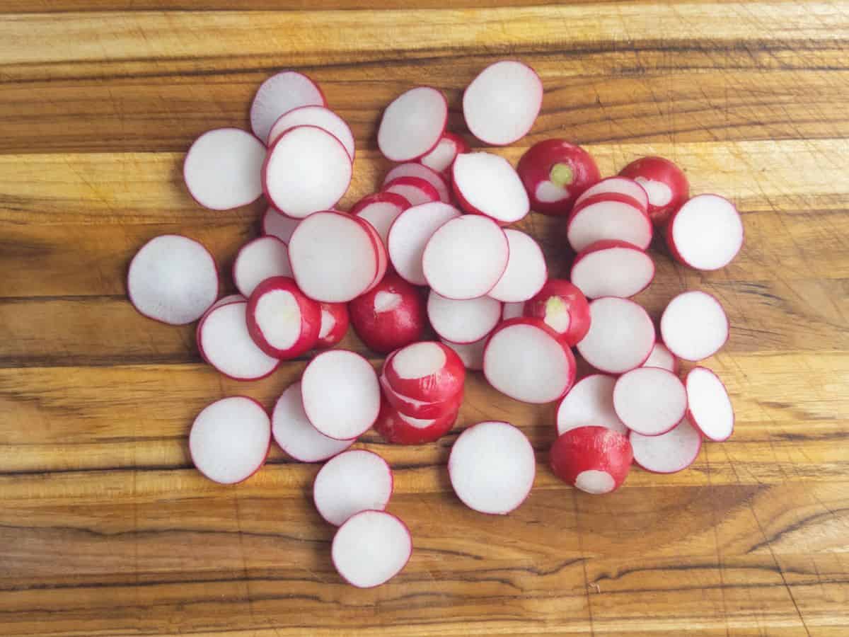 radishes-sliced-on-cutting-board