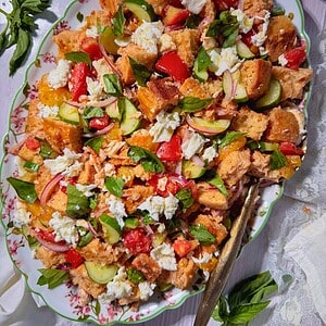 Panzanella salad with fresh mozzarella