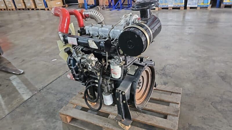 Motor diesel industrial para maquinaria pesada, eficiente y duradero, ideal para equipos agrícolas y de construcción, en excelente estado y listo para instalación.