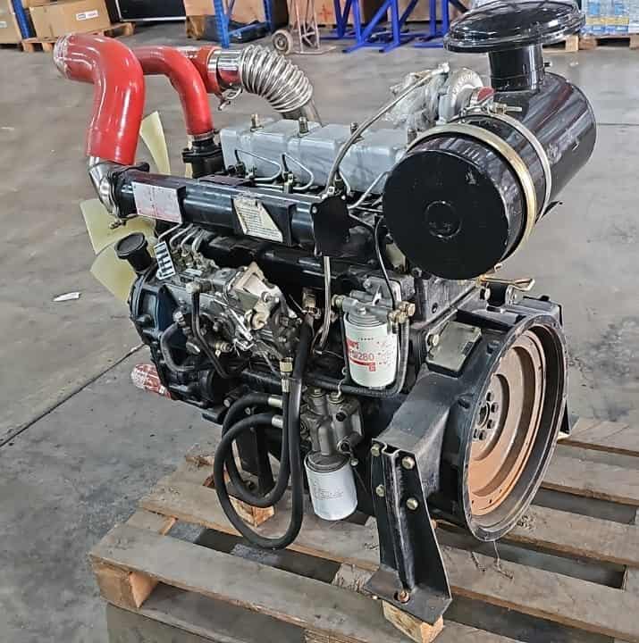 Motor diesel industrial para maquinaria pesada, eficiente y duradero, ideal para equipos agrícolas y de construcción, en excelente estado y listo para instalación.