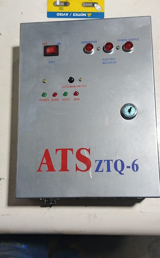 ATS ZTQ-6 tablero de control de maquinaria industrial, control de generadores y sistemas eléctricos, equipo de automatización para optimizar procesos industriales en Venezuela.