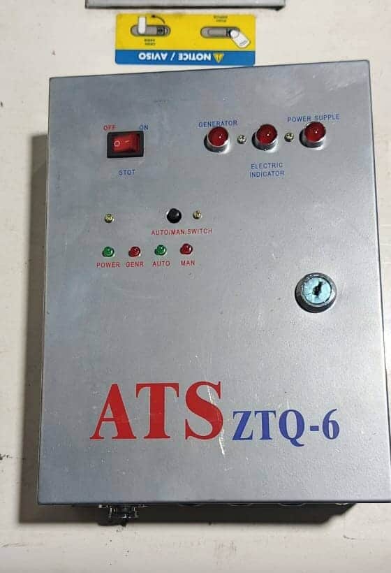 ATS ZTQ-6 tablero de control de maquinaria industrial, control de generadores y sistemas eléctricos, equipo de automatización para optimizar procesos industriales en Venezuela.