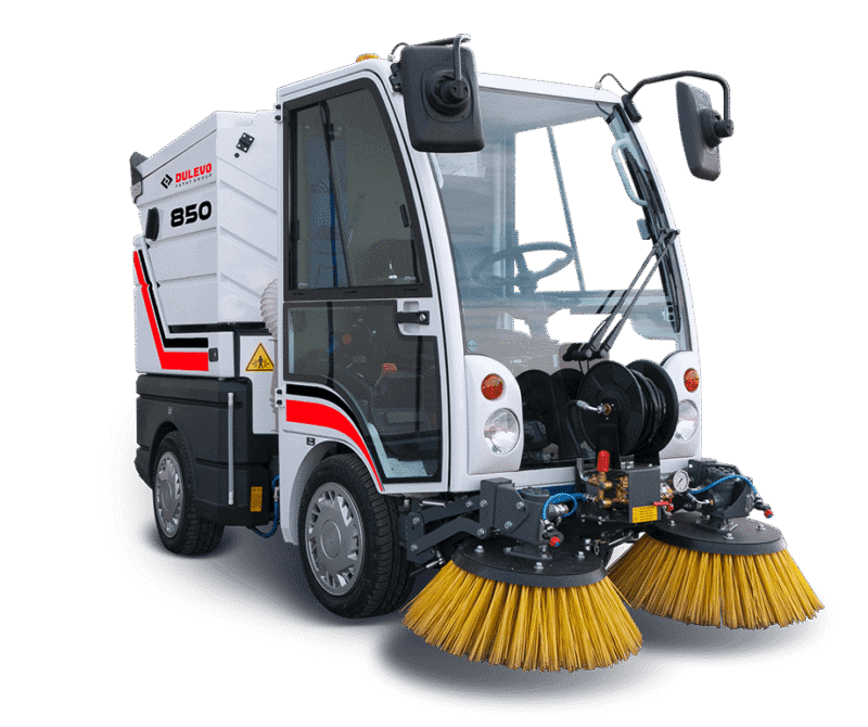 Rodillo barredor autopropulsado para limpieza de calles y superficies urbanas, ideal para mantenimiento de espacios públicos y áreas urbanas con tecnología avanzada.
