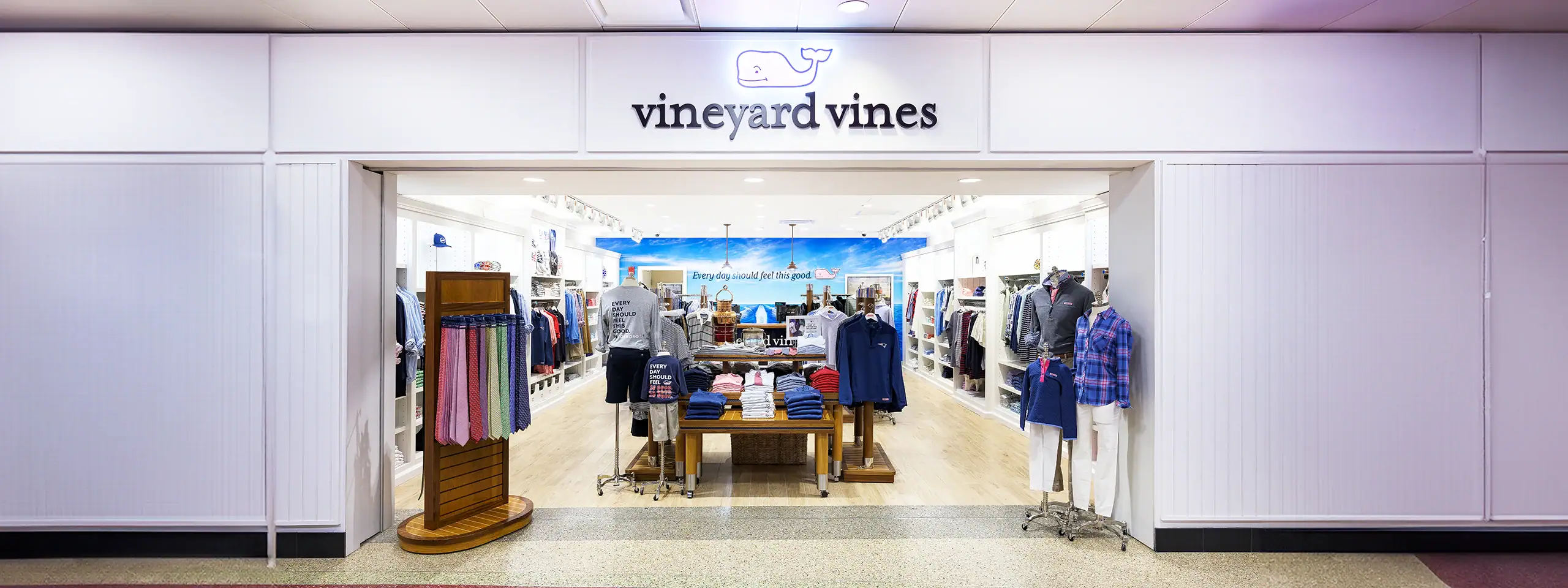 vineyard vines Storefront at Boston Logan International Airport
