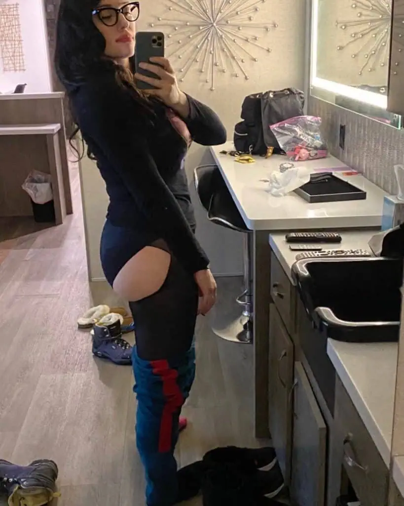 Kat Dennings Reminds 1 Year Anniversary of WandaVision With Hot Circus Outfit