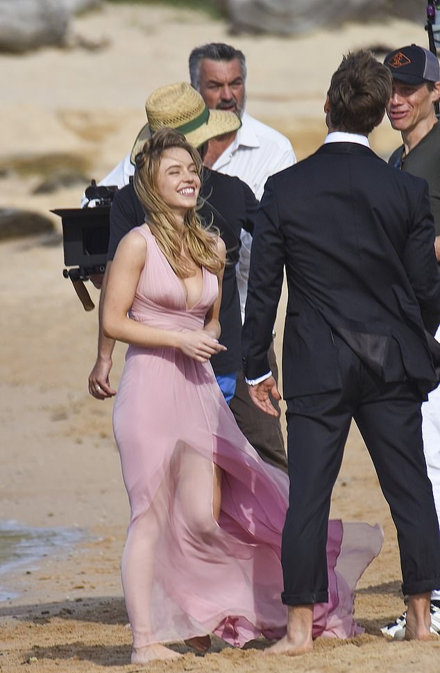Sydney Sweeney and Glen Powell spotted In Maroubra Beach