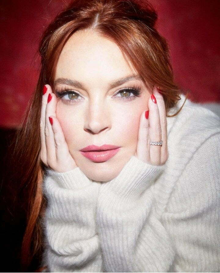 Lindsay Lohan Covers The Latest Issue of Cosmopolitan