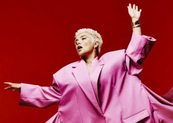 Florence Pugh Covers the October Issue of Elle UK