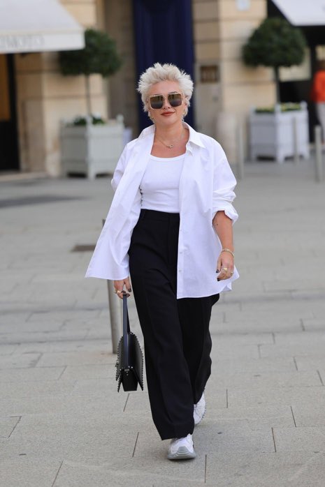 Florence Pugh Arrives with Grey Hair for Paris Fashion Week