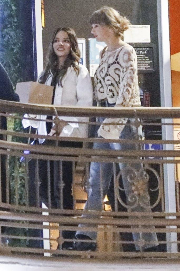 Taylor Swift Selena Gomez and Zoe Kravitz Dine at Sushi Park in West Hollywood