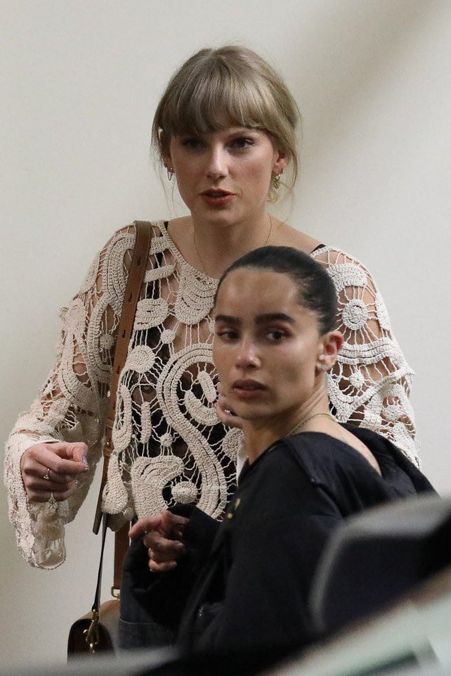 Taylor Swift Selena Gomez and Zoe Kravitz Dine at Sushi Park in West Hollywood