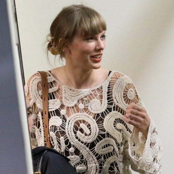 Taylor Swift Selena Gomez and Zoe Kravitz Dine at Sushi Park in West Hollywood